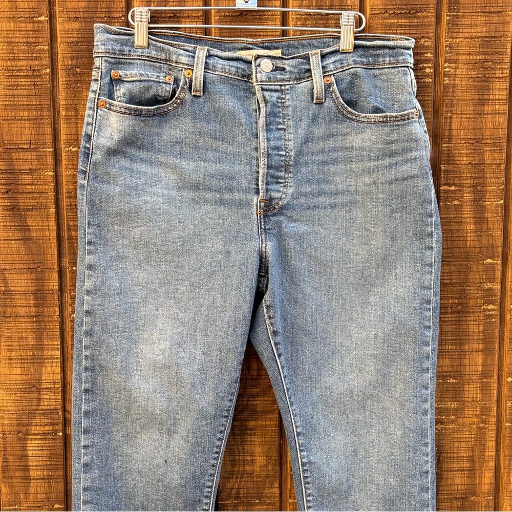Levi's Wedgie Straight Button Up Jeans - Picture 8 of 15